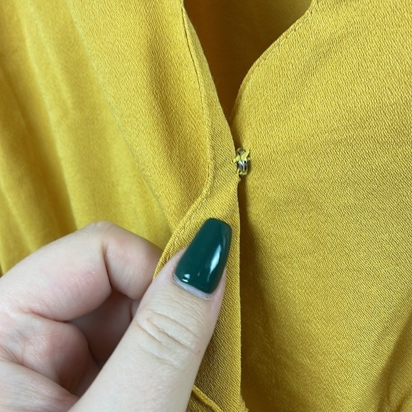 Umgee mustard yellow scalloped hem romper size S - Picture 4 of 8